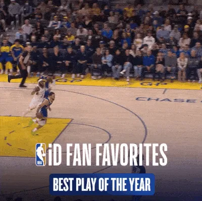 开云-官方：库里背运过人高难度单手抛投打进，获评年度最佳回合