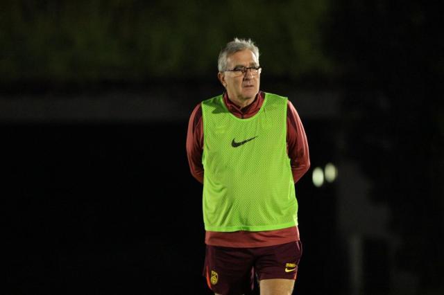 kaiyun-国足奏响东京战歌！伊万无惧日本刺探首发仍存悬念