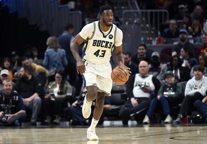 kaiyun-曝字母哥确定将留在雄鹿继续征战新赛季 字母大哥一年290万签密城