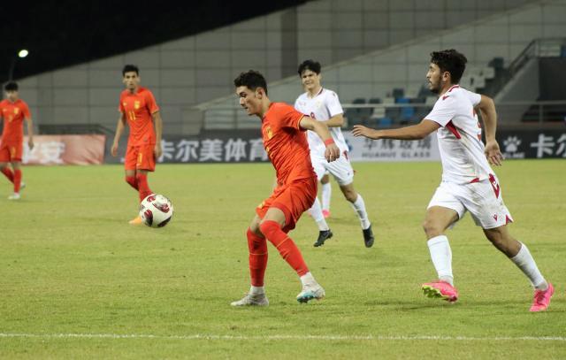 kaiyun-从失意人到新惊喜 拜合拉木：还得多练练射门+头球